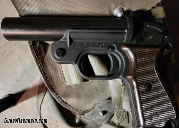 Flaregun with .22 l.r. insert